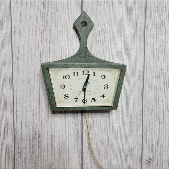 Vintage 60s 70s General Electric Green Plug In Wall Clock, Model 2155 - Picture 1 of 4